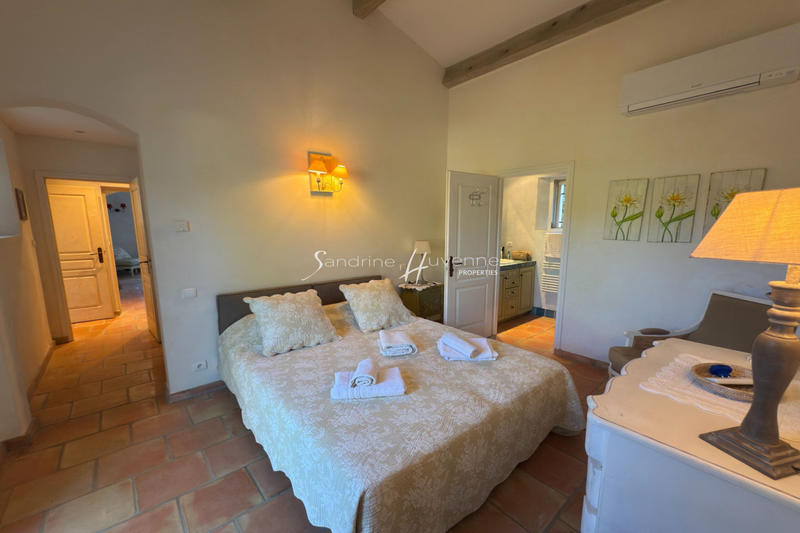 Maison - 280 m² - 7 pièces