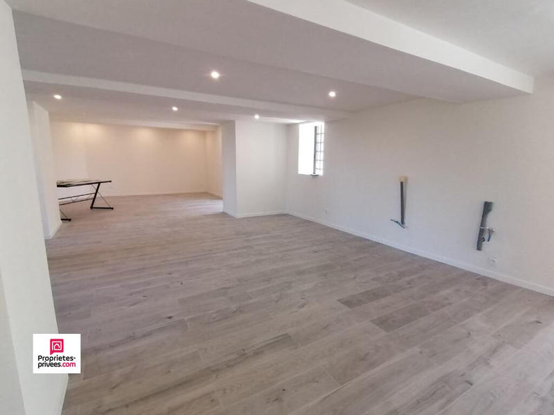 Maison - 280 m² - 11 pièces