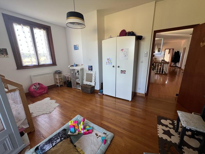 Maison - 256 m² - 7 pièces