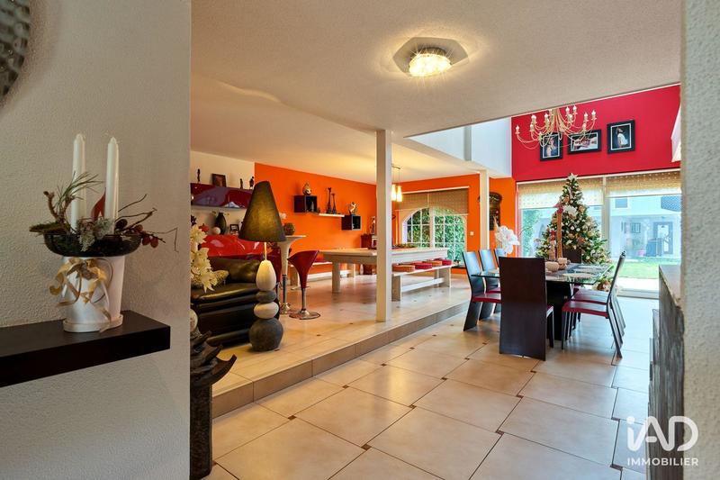 Maison - 360 m² - 9 pièces