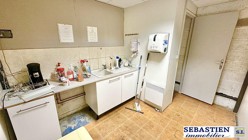 Local d'activités - 254 m²