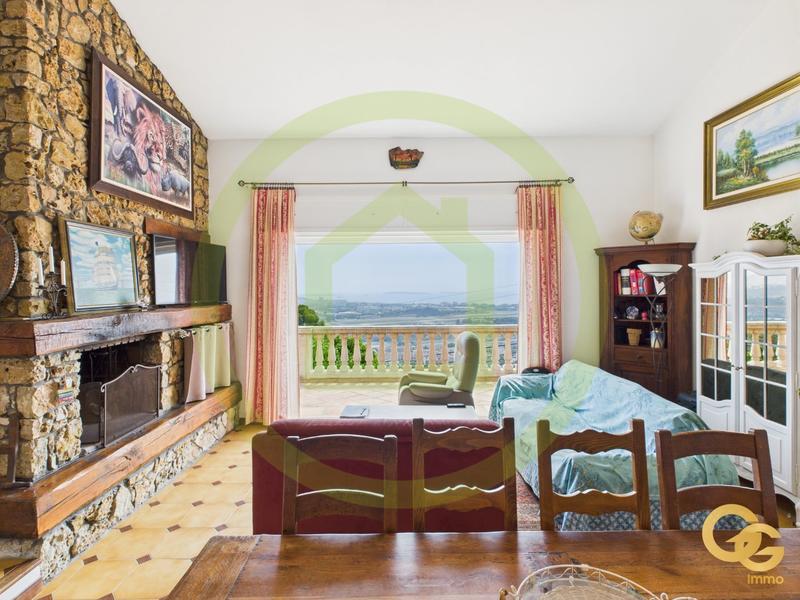 Maison - 233 m² - 7 pièces