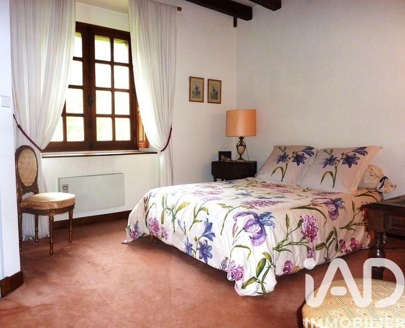 Maison - 260 m² - 10 pièces