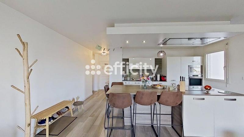 Appartement - 93 m² - 5 pièces