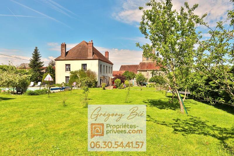 Propriété - 241 m² - 7 pièces