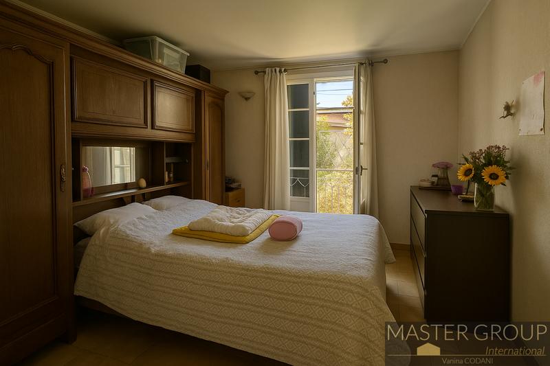 Maison - 208 m² - 9 pièces