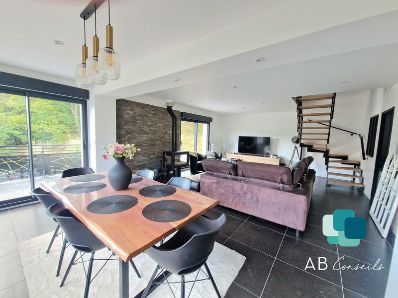 Maison contemporaine - 371 m² - 6 pièces