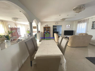 Maison - 255 m² - 8 pièces