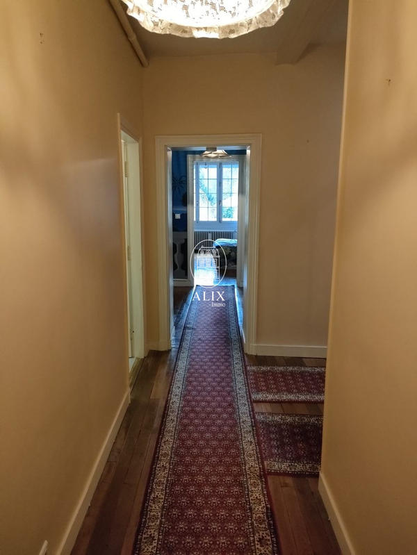 Maison - 180 m² - 7 pièces