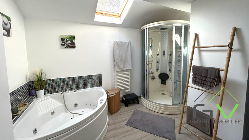 Maison traditionnelle - 137 m² - 5 pièces