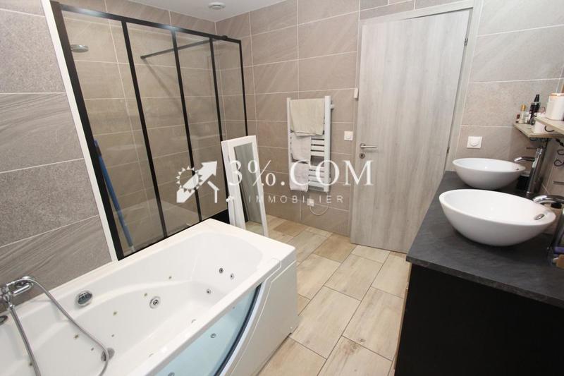 Maison - 410 m² - 9 pièces