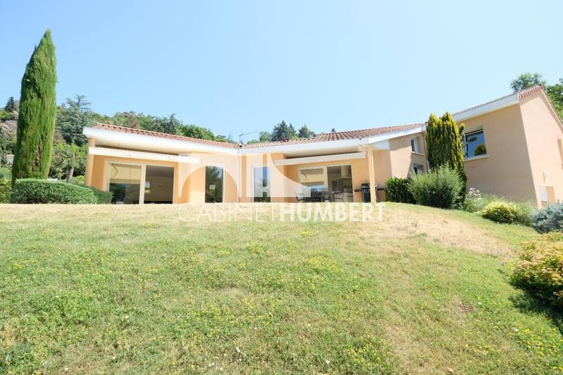 Maison - 220 m² - 7 pièces