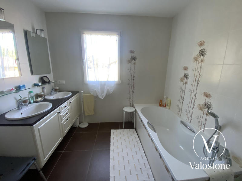 Maison - 246 m² - 6 pièces