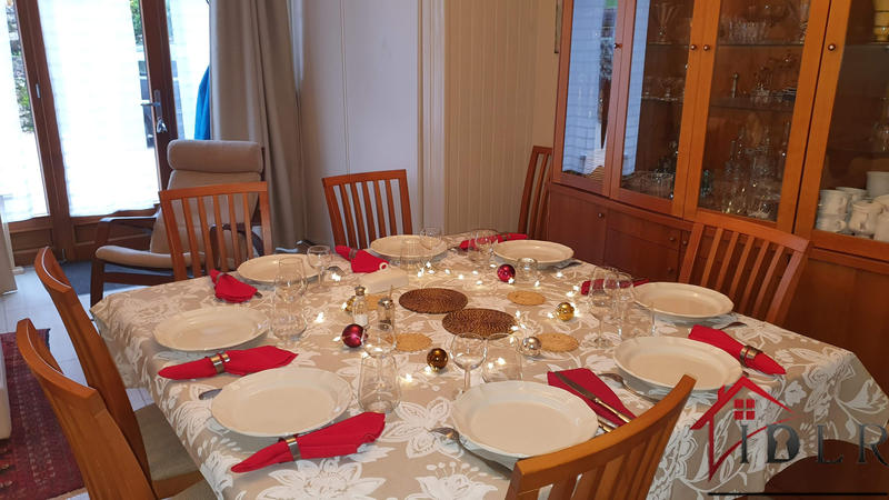 Maison - 240 m² - 9 pièces