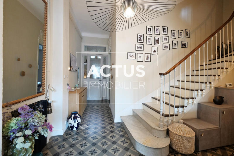 Maison - 182 m² - 7 pièces