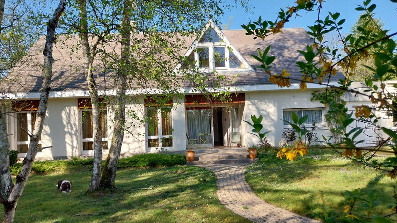 Maison - 245 m² - 8 pièces