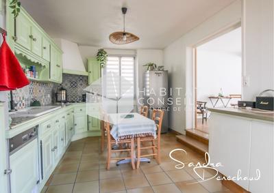 Maison - 228 m² - 9 pièces