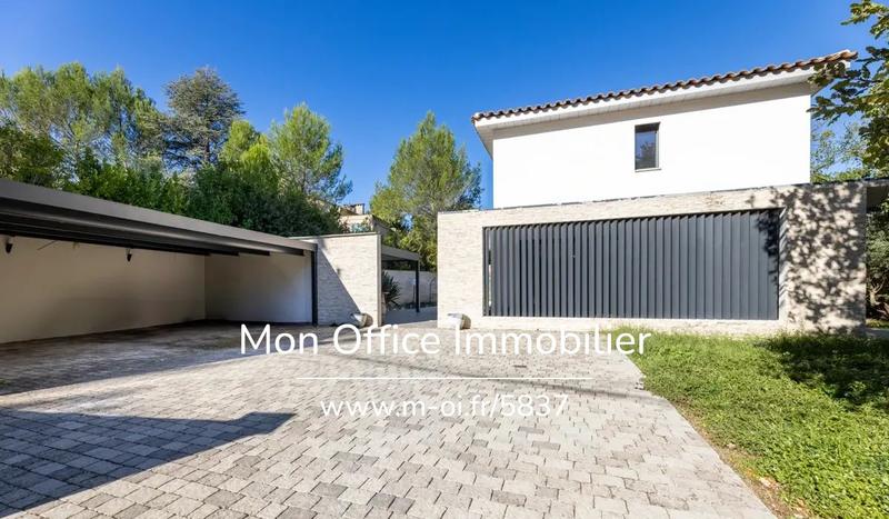 Maison - 180 m² - 5 pièces