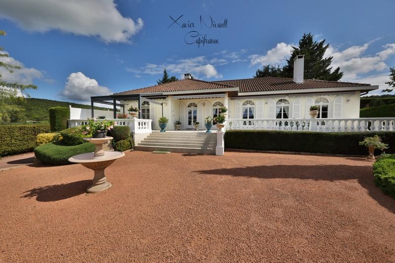 Maison - 238 m² - 6 pièces