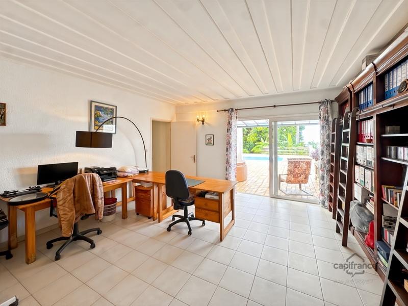 Maison - 220 m² - 5 pièces