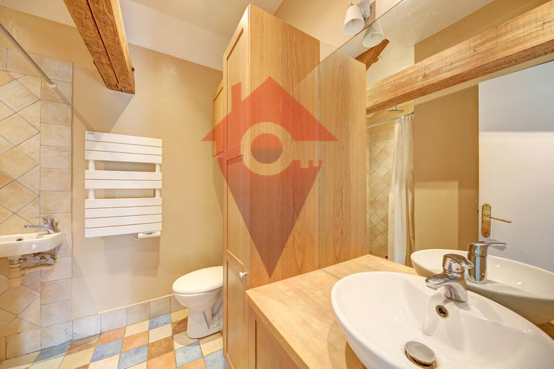 Maison - 360 m² - 10 pièces