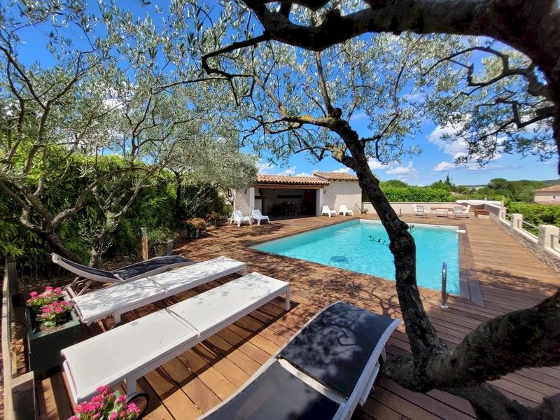 Villa - 207 m² - 9 pièces