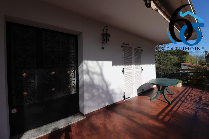 Maison - 218 m² - 7 pièces