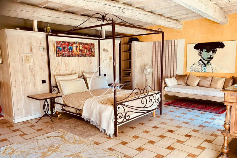 Maison - 360 m² - 9 pièces