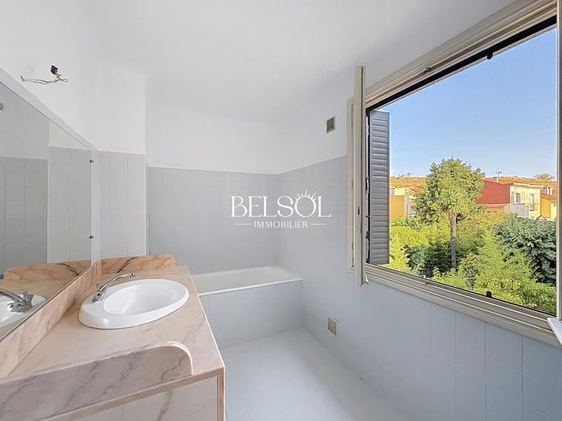 Maison - 186 m² - 4 pièces