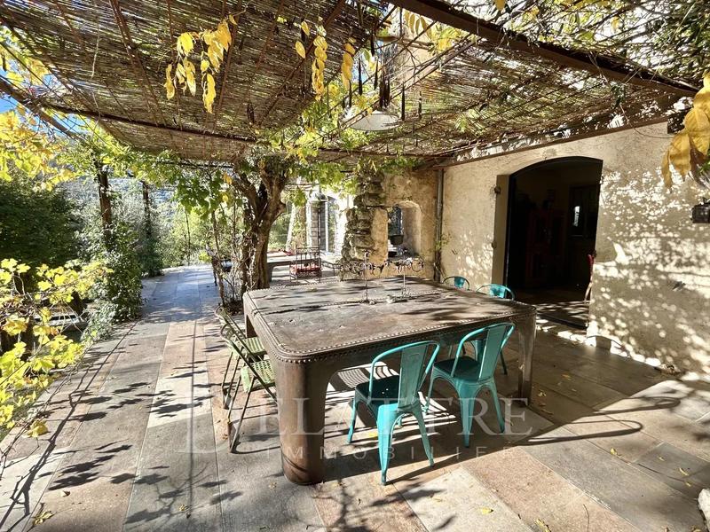 Villa - 230 m² - 10 pièces