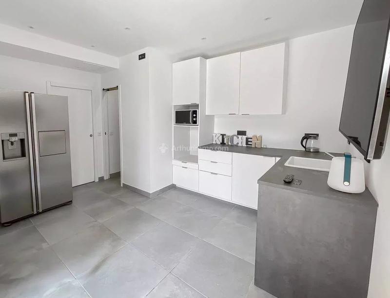 Maison - 334 m² - 11 pièces