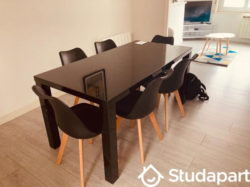 Chambre - 13 m² - 1 pièce