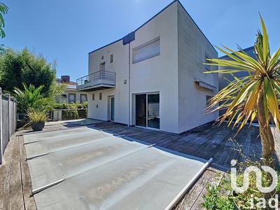 Maison - 200 m² - 7 pièces