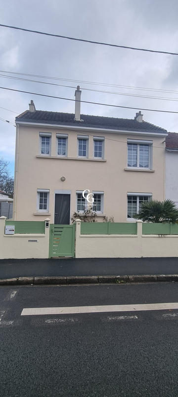 Maison traditionnelle - 96 m² - 7 pièces