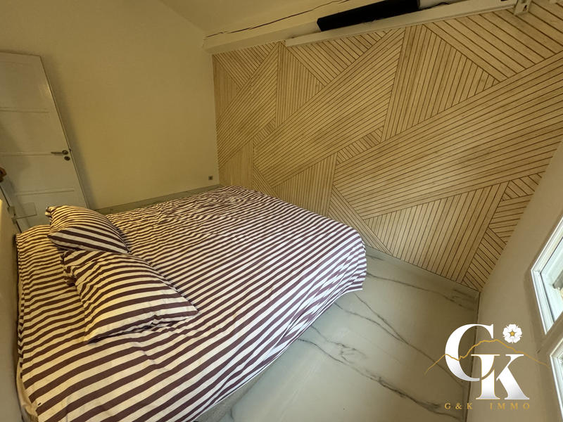 Maison - 238 m² - 7 pièces