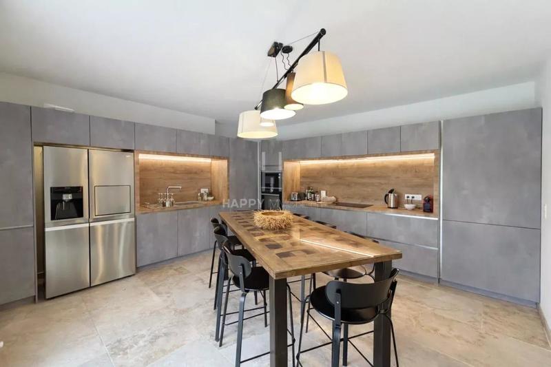 Maison - 200 m² - 6 pièces