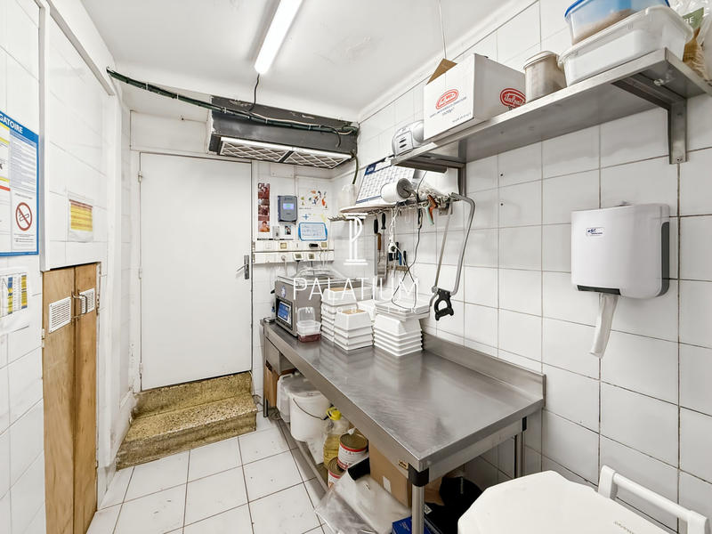 Local commercial - 158 m² - 6 pièces