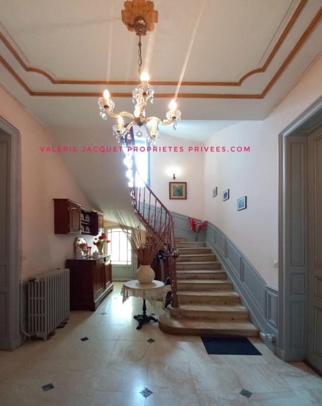 Maison - 220 m² - 7 pièces