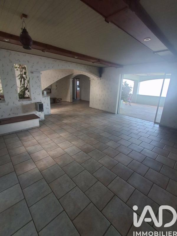 Maison - 246 m² - 6 pièces