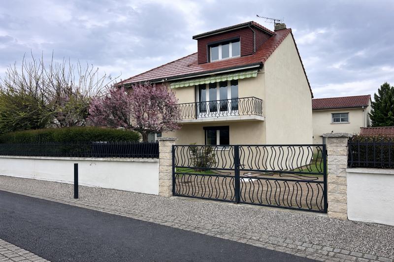 Maison - 140 m² - 6 pièces