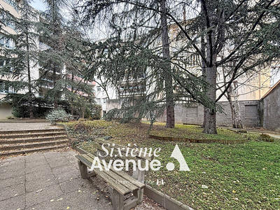 Appartement - 100 m² - 4 pièces