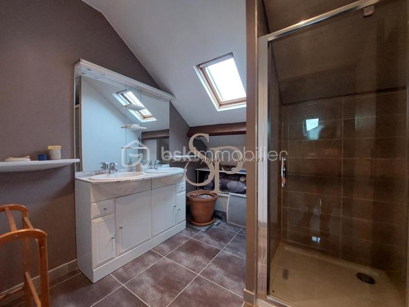 Maison traditionnelle - 220 m² - 8 pièces