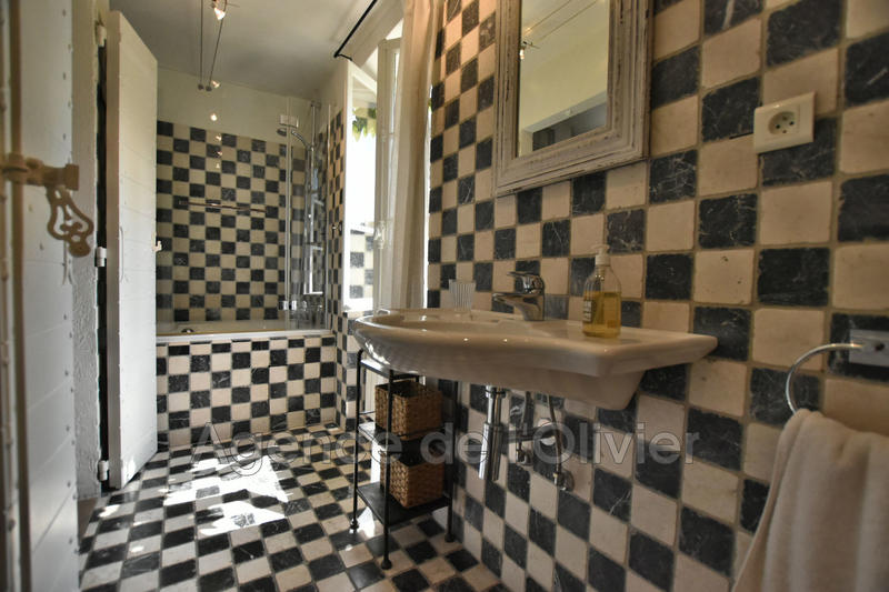 Mas - 300 m² - 10 pièces