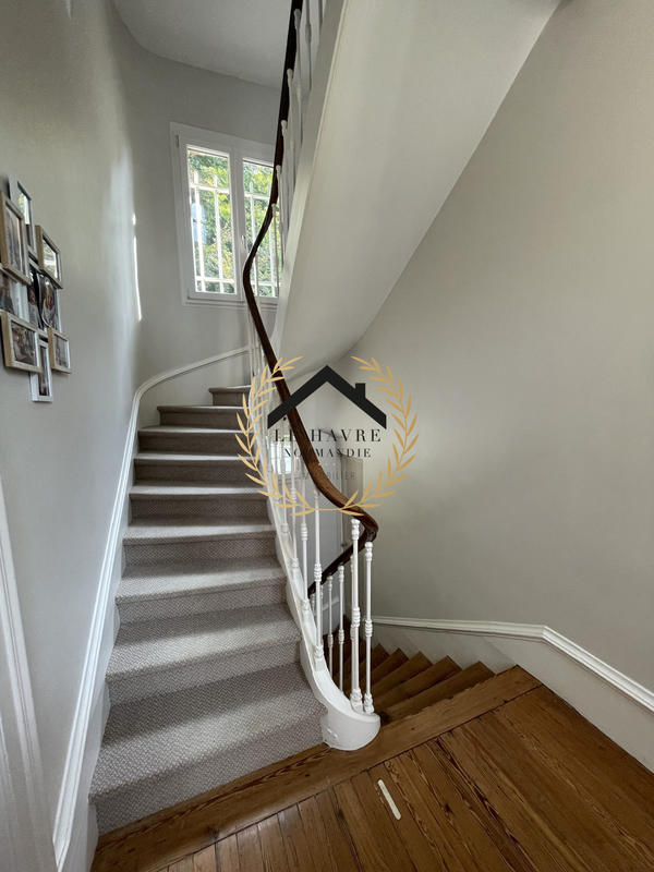 Maison - 170 m² - 8 pièces