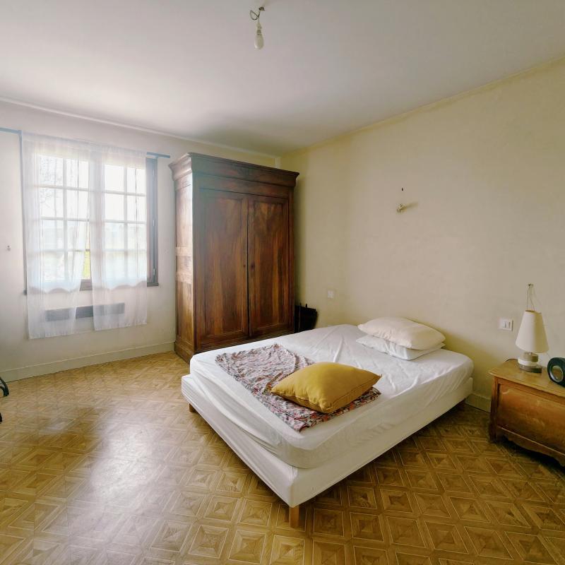 Maison - 233 m² - 11 pièces