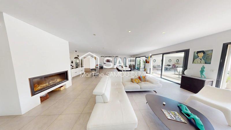 Maison - 250 m² - 7 pièces