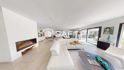 Maison - 250 m² - 7 pièces