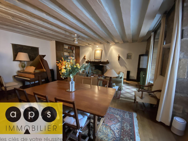 Maison - 325 m² - 16 pièces