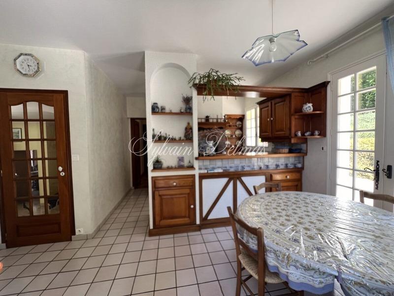 Maison - 220 m² - 7 pièces