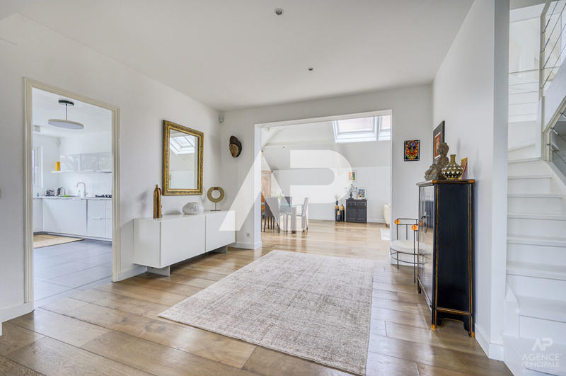 Maison - 240 m² - 6 pièces